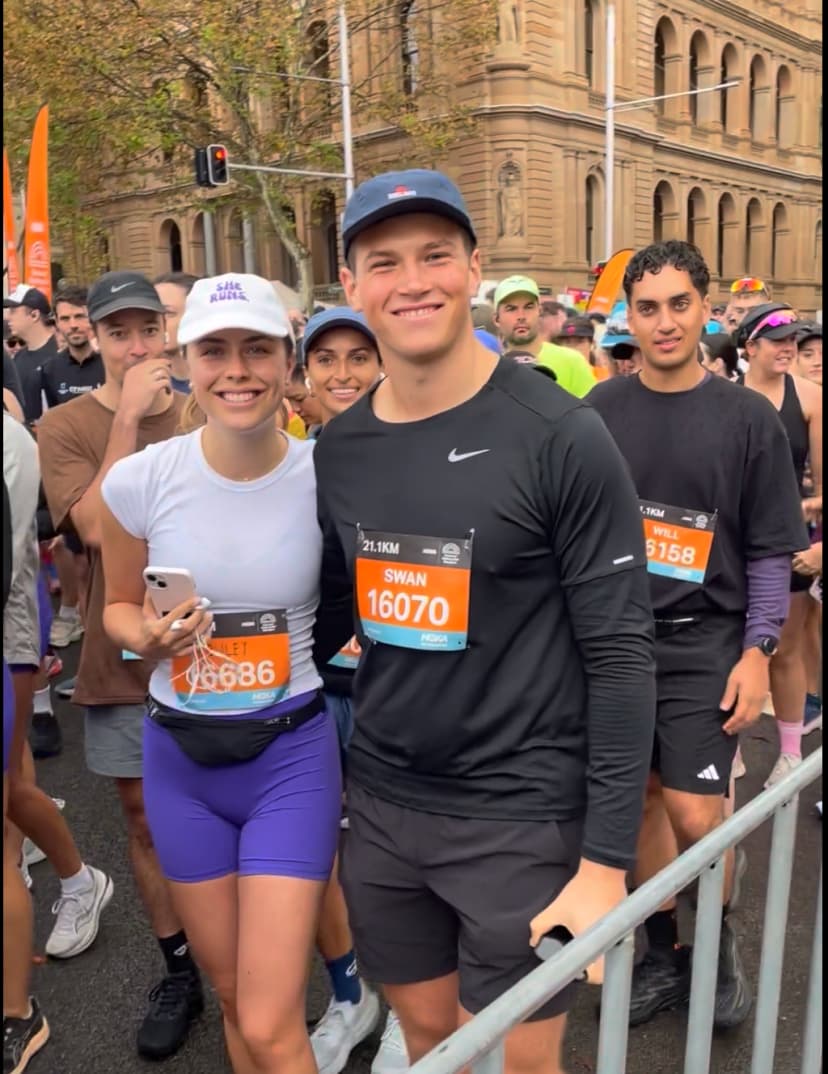 alex and millie at the start of the sydney half marathon 2024